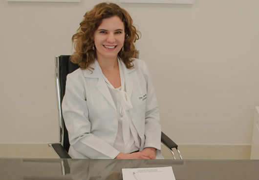Dra. Cláudia Cabral de Oliveira Cardozo