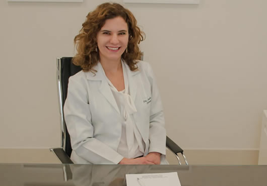 Dra. Cláudia Cardozo